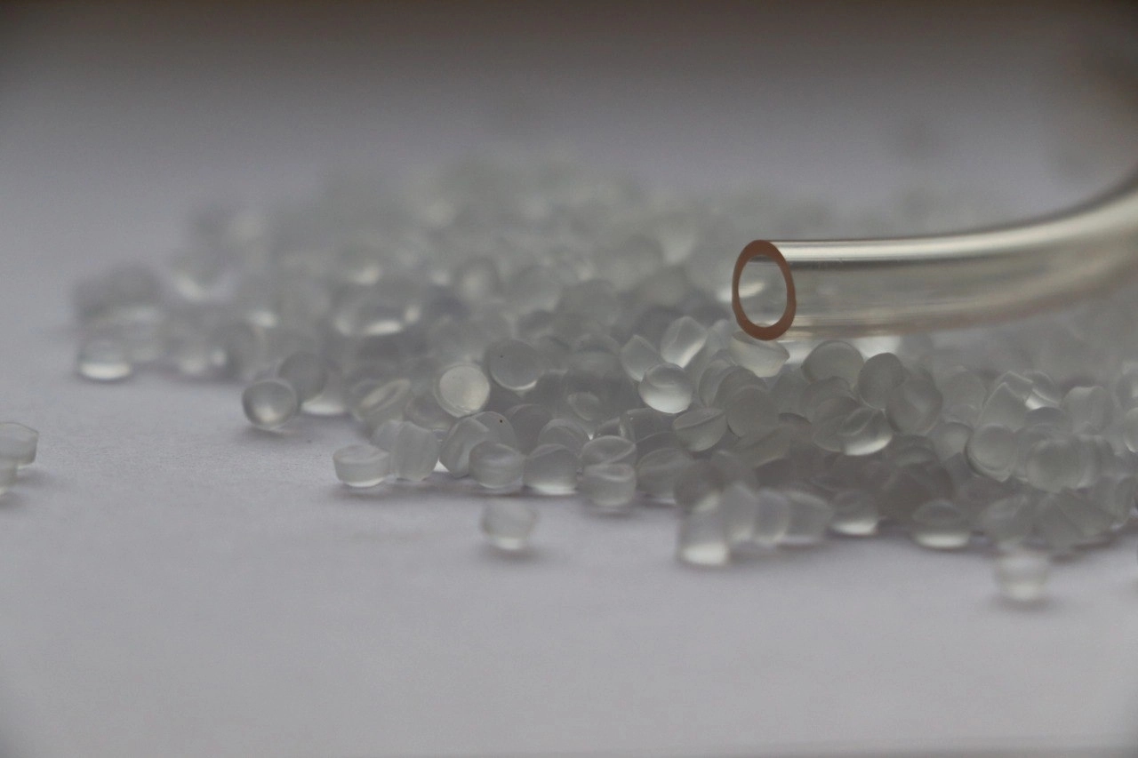 Полупрозрачный жёсткий шланг 129